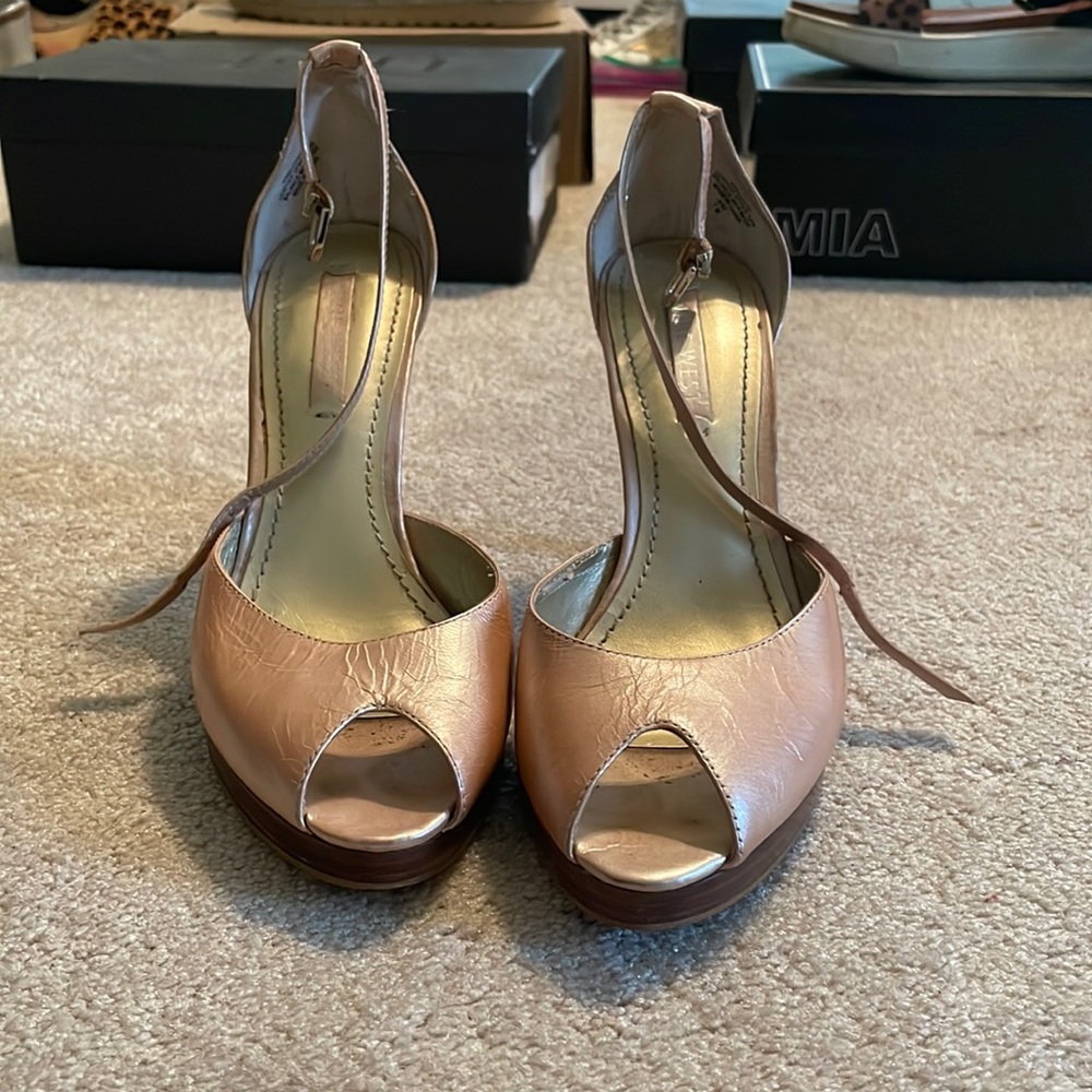 Vintage Nine West peep toe pump